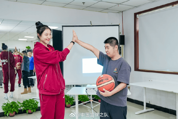 女篮利用休 女篮利用休