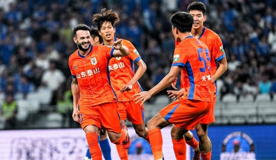 的年薪, 规定的外援, 金靴 的年薪, 规定的外援, 金靴